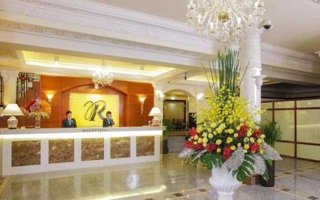 Royal Saigon - photo 2
