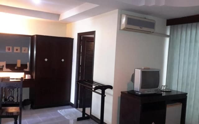 J Hotel - photo 3