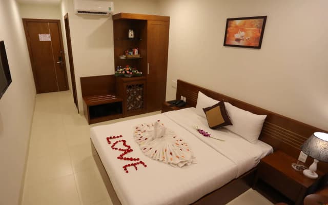 Golden Light Hotel - photo 3