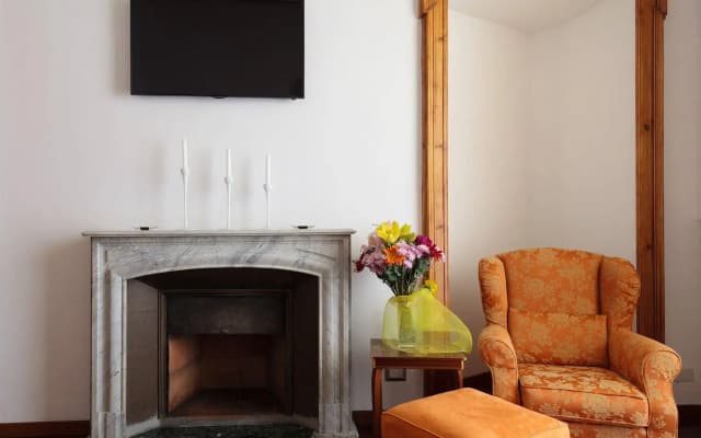 Lh Royal Suites - photo 2