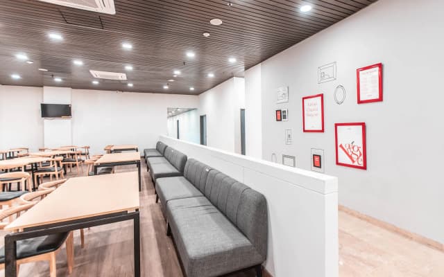 Super OYO Townhouse 1 Hotel Salemba - photo 2