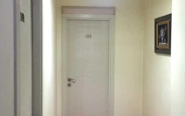 Corner House - photo 2