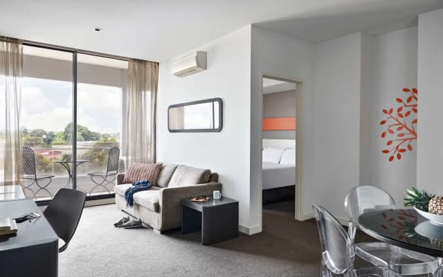 Dandenong Central Apartment Hotel - photo 3