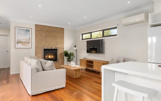 Luxurious 3-bed Home With Outdoor Spa - photo 4