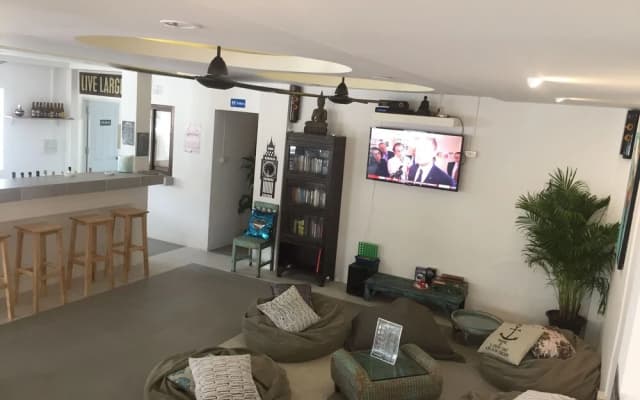 Castaway Guesthouse Hostel and Bar - photo 2
