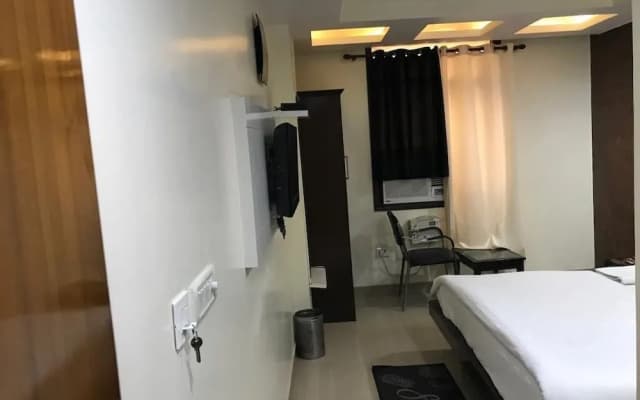 Hotel Udhav Palace - photo 3