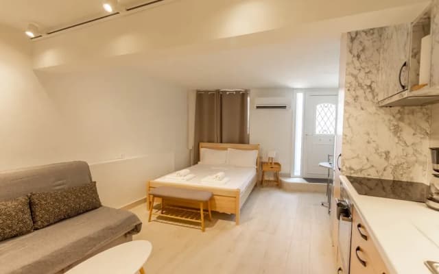 Athens Plaka Family Suites - photo 3