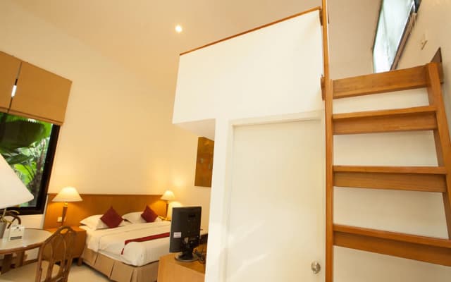 Nern Chalet Beachfront Hotel - photo 3