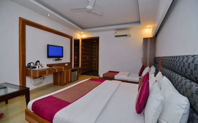 Hotel White Pearl - photo 3