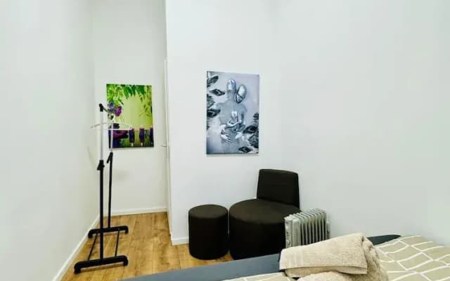 Stylish 9BR Apartment for 18 Guests - photo 5