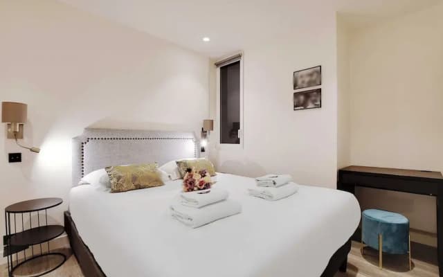 Modern Apartment - 2br/6p - Enfants-rouges - photo 2