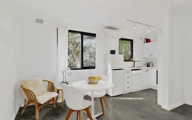 Beachside 1-bed Retreat With Parking Cronulla - photo 4