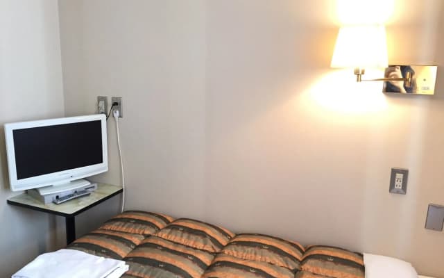 Tokyo Banyan Hotel - photo 4