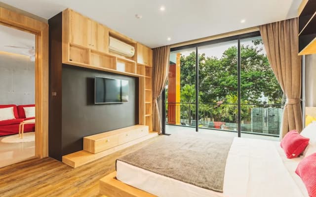 Condo in Nai Harn in ReLife 15-122-211 - photo 2