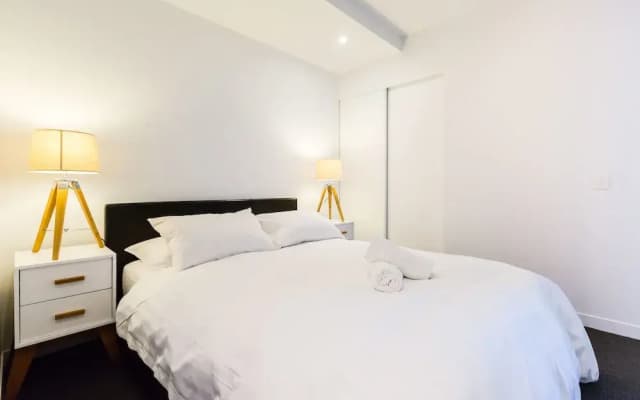 SANTERI, 2BDR Melbourne Apartment - photo 2