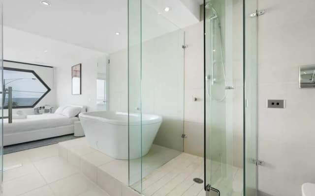 ELAINE, 2BDR St.Kilda Apartment - photo 5