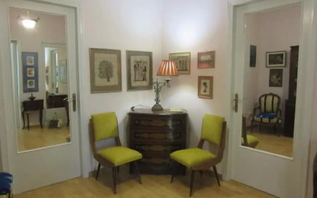 Marion-Athenian Style Apartment - photo 3