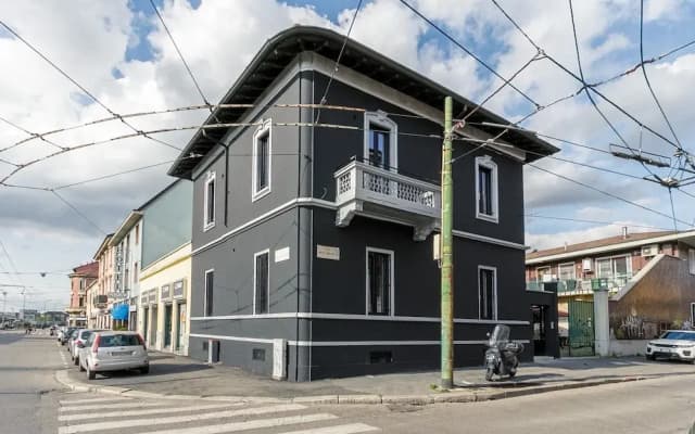 Studio in Milan's Bovisa Area - photo 4