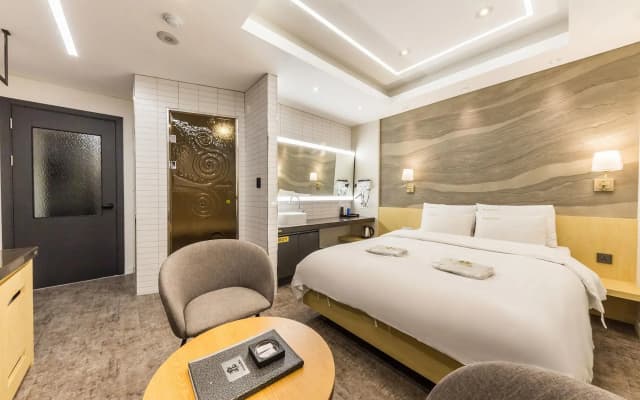 LaNuit Hotel - photo 3
