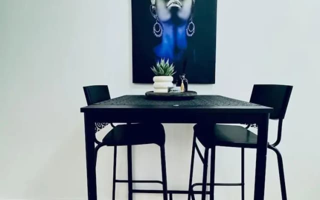 Stylish 4BR Apt Near Westbahnhof - photo 4