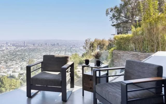 Hollywood Overlook by Avantstay Private Pool + Hot Tub Panoramic Views - photo 4