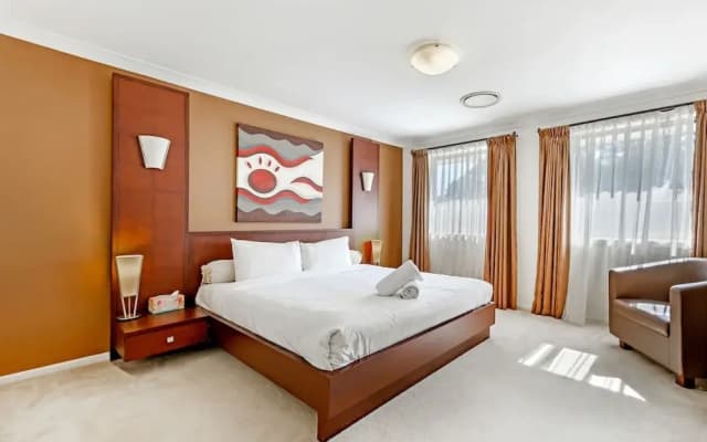 Kozyguru | Westleigh | 4 Bed Room | Free Parking - photo 3