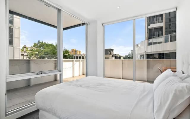 Bright 2-bed Home With Secure Parking - photo 4