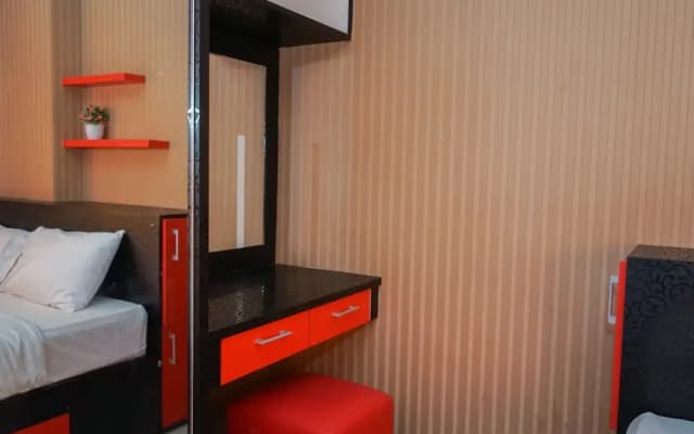 Comfy and Clean 2BR Green Pramuka Apartment - photo 2