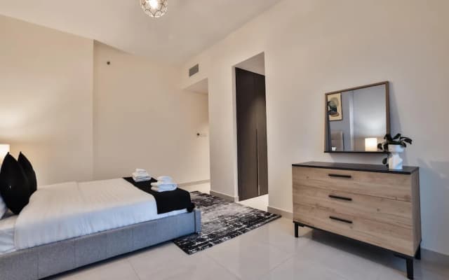 Luxe 1Bed Apt - Balcony & View - photo 2