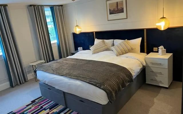 Three Falcons Hotel - photo 3