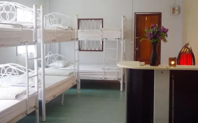 Majestic Hostel - photo 5