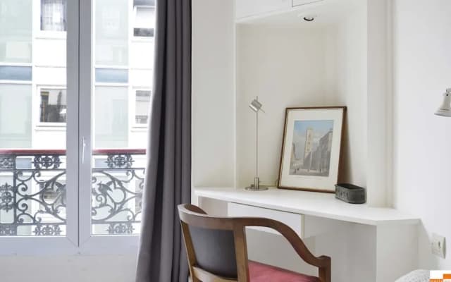 204340 - A two-room apartment with traditional chic style in the Marais - photo 4