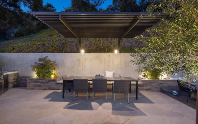 Willow Glen - Hollywood Hills Multi-level Villa With Theater & Pool - photo 3