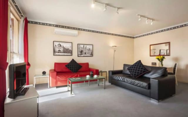 Clocktower Apartment Hotel - photo 5