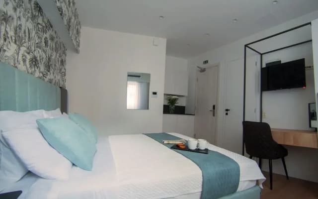 Phaedrus Living Modern Kriel Suites 203 - photo 3