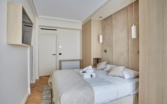 Incredible Le Marais Apartment With Terrace - photo 4