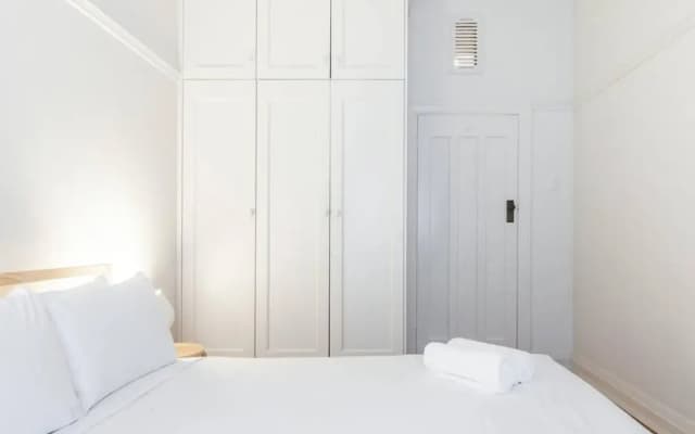 Spacious Art Deco Apartment in Darlinghurst - photo 3
