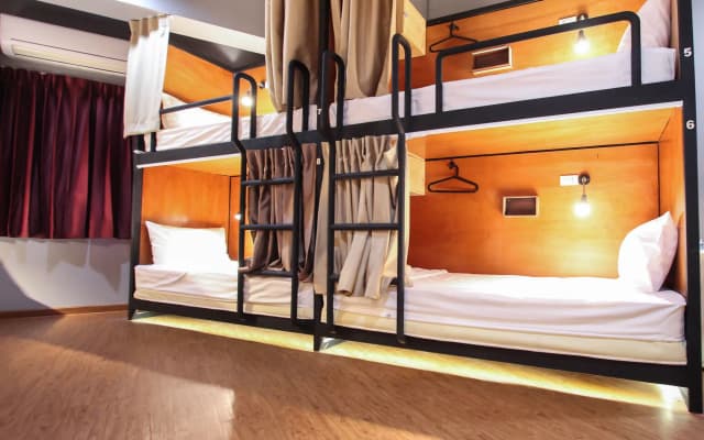 Thonglor Travellers Hostel & Cafe - photo 4