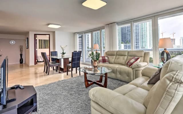 Waterfront High-Rise Condo - Miami Beach 5 Mi - photo 5