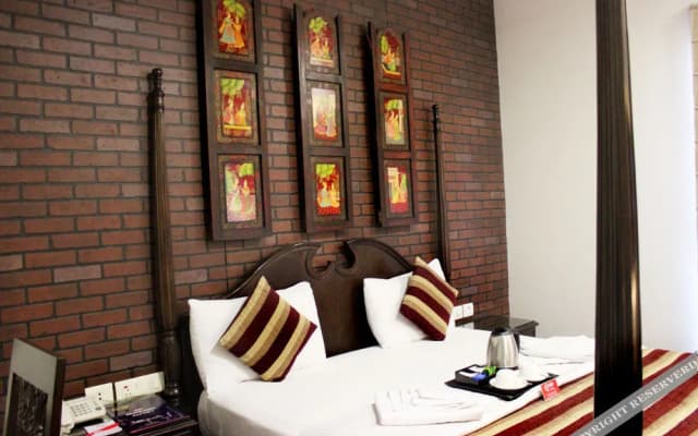 OYO Premium Rajouri Garden Janta Market - photo 3