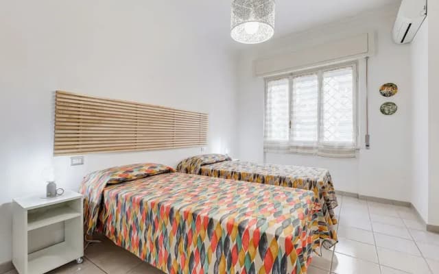 Cozy 2-Bedroom Flat with Balcony - photo 3