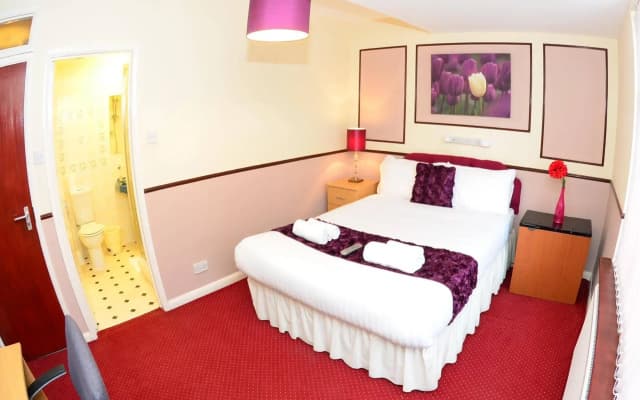 Heathrow Palace - photo 2