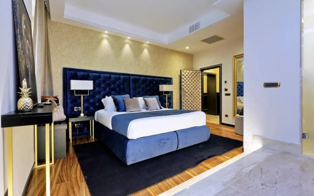 Spanish Diamond Luxury Suites & Jacuzzi - photo 4