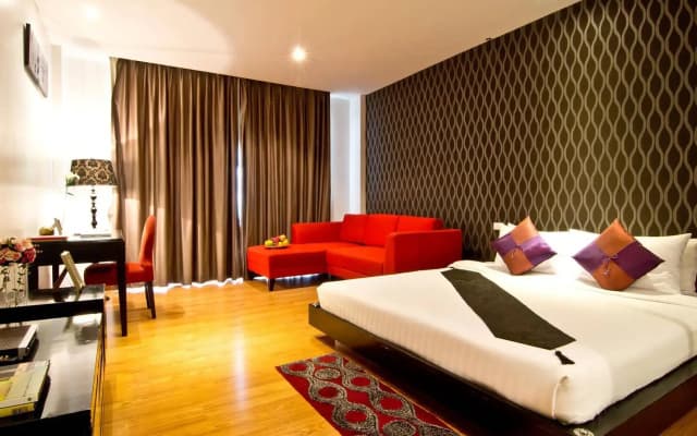 Glitz Bangkok Hotel - photo 2
