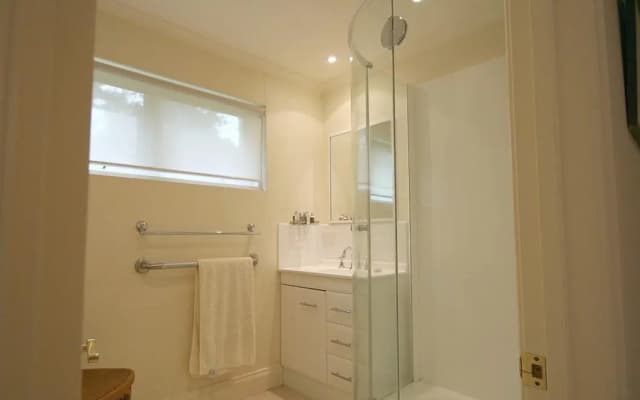 Sanctuary Lodge - photo 5