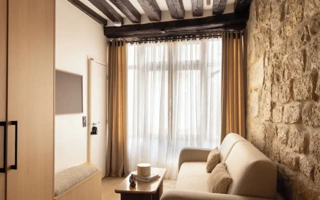 Modern Apartment -ac-1br-4p-pantheon - photo 3