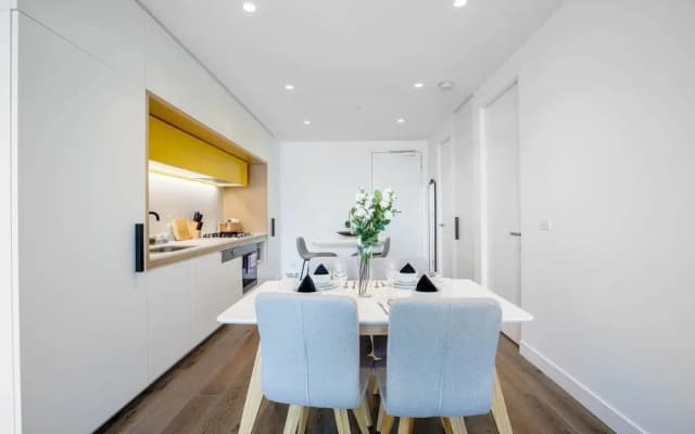 87 Docklands 2BD 2BTH Waterside with Carpark - photo 5