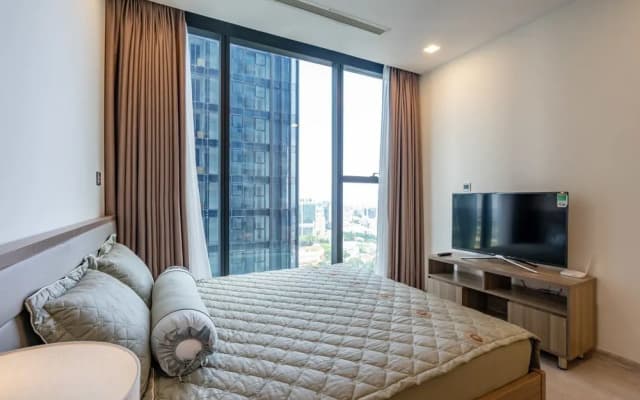 Nomad Homes Vinhomes Golden River - photo 3