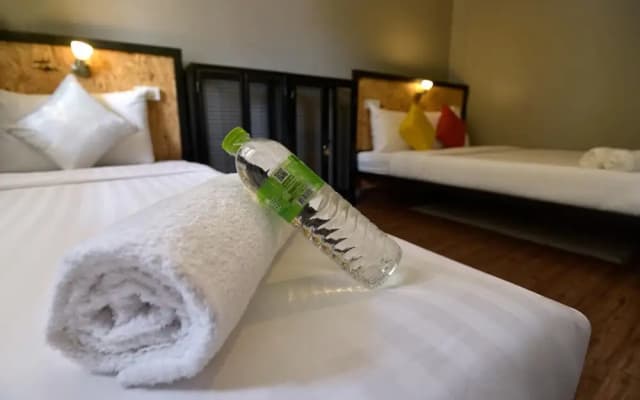 Ok Chic Phuket Hostel - photo 2