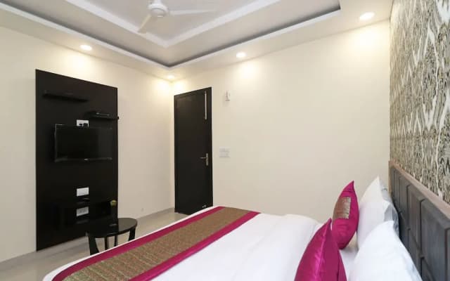 OYO 11611 Royal Palace Inn - photo 3